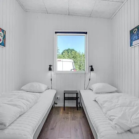 Seven-bedroom In Nyaraló *