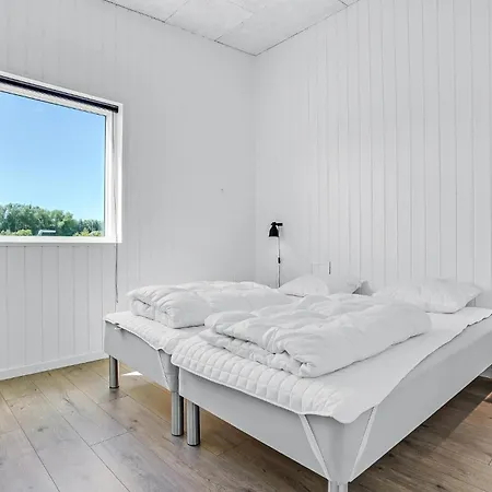 Seven-bedroom In *
