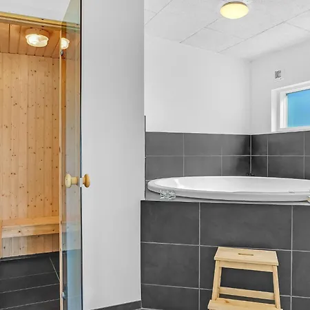 Seven-bedroom In Glesborg