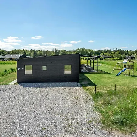 Seven-bedroom In Hébergement de vacances Glesborg