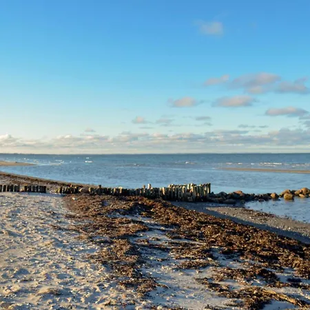 Seven-bedroom In Hébergement de vacances Glesborg