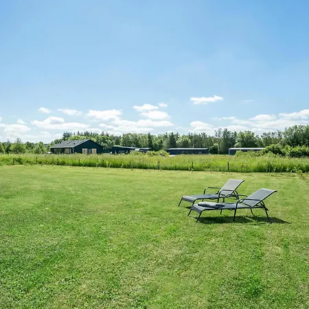 Seven-bedroom In Hébergement de vacances *