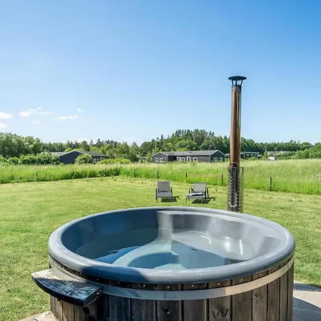 Seven-bedroom In Hébergement de vacances *