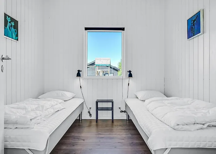 Seven-bedroom In Glesborg