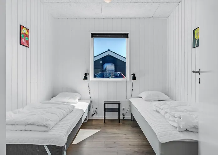 Seven-bedroom In בית נופש Glesborg