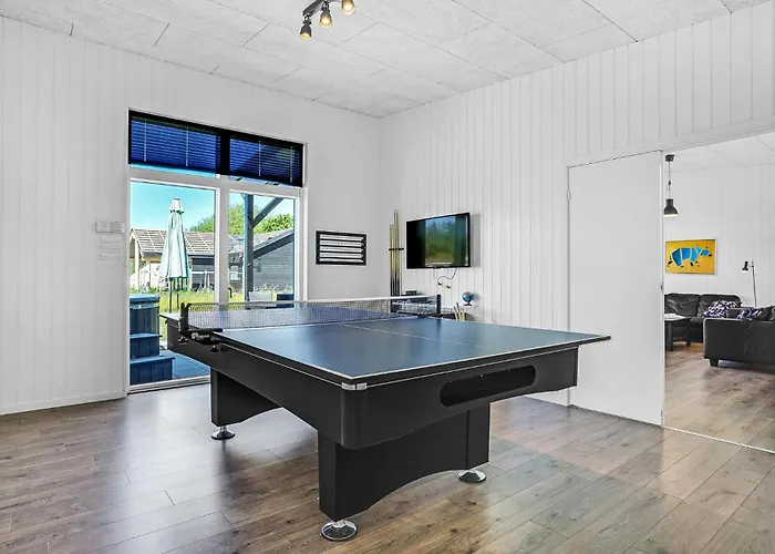 בית נופש Seven-bedroom In Glesborg