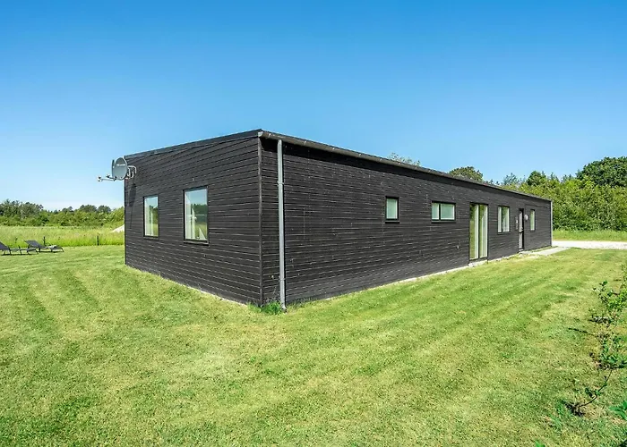 בית נופש Seven-bedroom In *