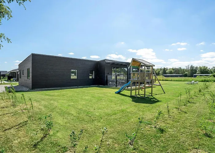 בית נופש Seven-bedroom In *